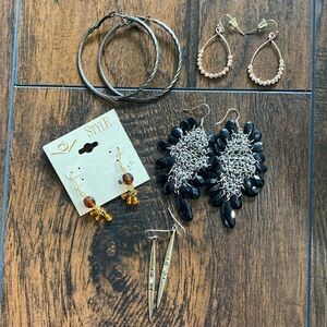 Assorted earring lot